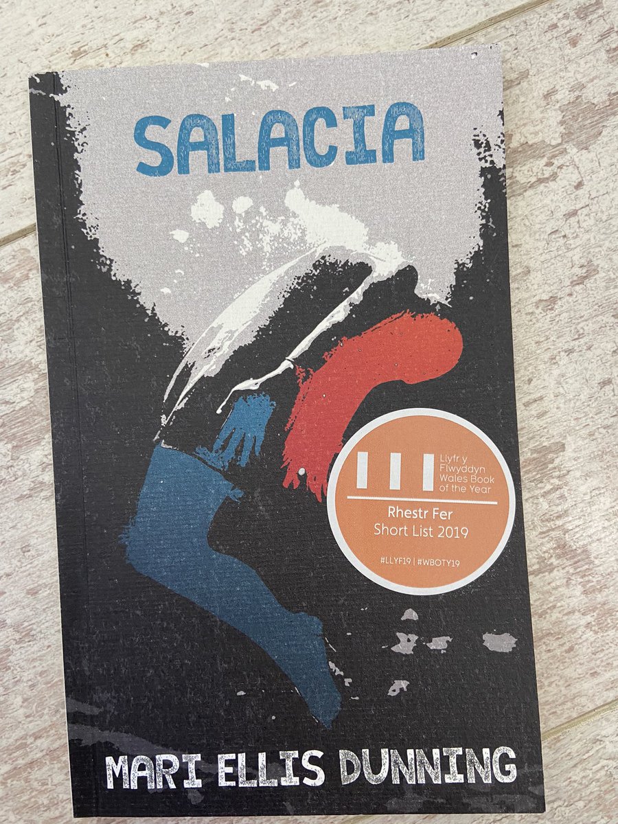 ⭐️💫A fabulous package of poetry has arrived ‘The Wrong Side of the Looking Glass’ by <a href="/mariiellis/">𝕄𝕒𝕣𝕚 𝔼𝕝𝕝𝕚𝕤 𝔻𝕦𝕟𝕟𝕚𝕟𝕘 🖤🕷</a> and @NatHolborow <a href="/BlackRabPress/">Black Rabbit Press</a> plus ‘Salacia’ by <a href="/mariiellis/">𝕄𝕒𝕣𝕚 𝔼𝕝𝕝𝕚𝕤 𝔻𝕦𝕟𝕟𝕚𝕟𝕘 🖤🕷</a> herself @parthianbooks 💚🤗⭐️💫