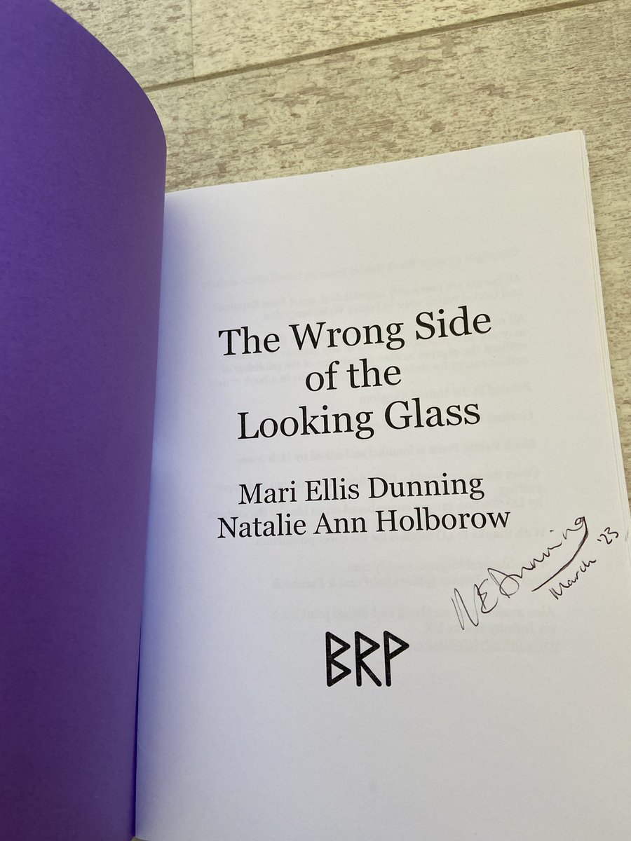 Rhona_Greene's tweet photo. ⭐️💫A fabulous package of poetry has arrived ‘The Wrong Side of the Looking Glass’ by @mariiellis and @NatHolborow @BlackRabPress plus ‘Salacia’ by @mariiellis herself @parthianbooks 💚🤗⭐️💫 https://t.co/K9XHfO8i3Z