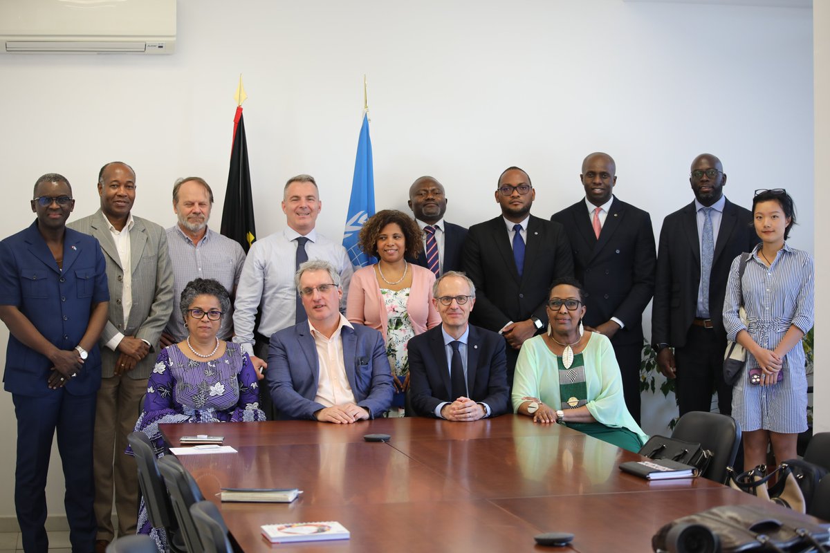 AngolaOnu's tweet image. Os representantes das agências da @AngolaOnu reuniram-se hoje com o Director e Representante Regional da @UNESCO para África Central, 
@PaulCoustere, e falaram sobre como reforçar o apoio ao Governo para #Educação, #Cultura, #Ciência e comunicação em Angola, com foco na juventude
