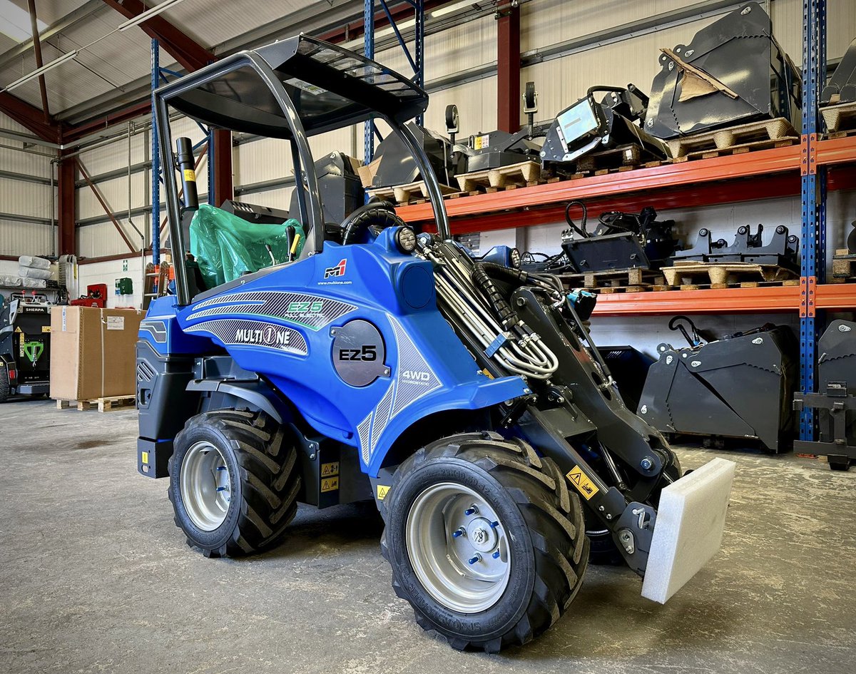 MultioneUk's tweet photo. The first of the NEW MultiOne EZ5 #ElectricLoader models has landed in the UK!
More info on this Lithium-ion #batterypowered model here - https://t.co/dTmzNMwdtV https://t.co/PDNEigh9d4