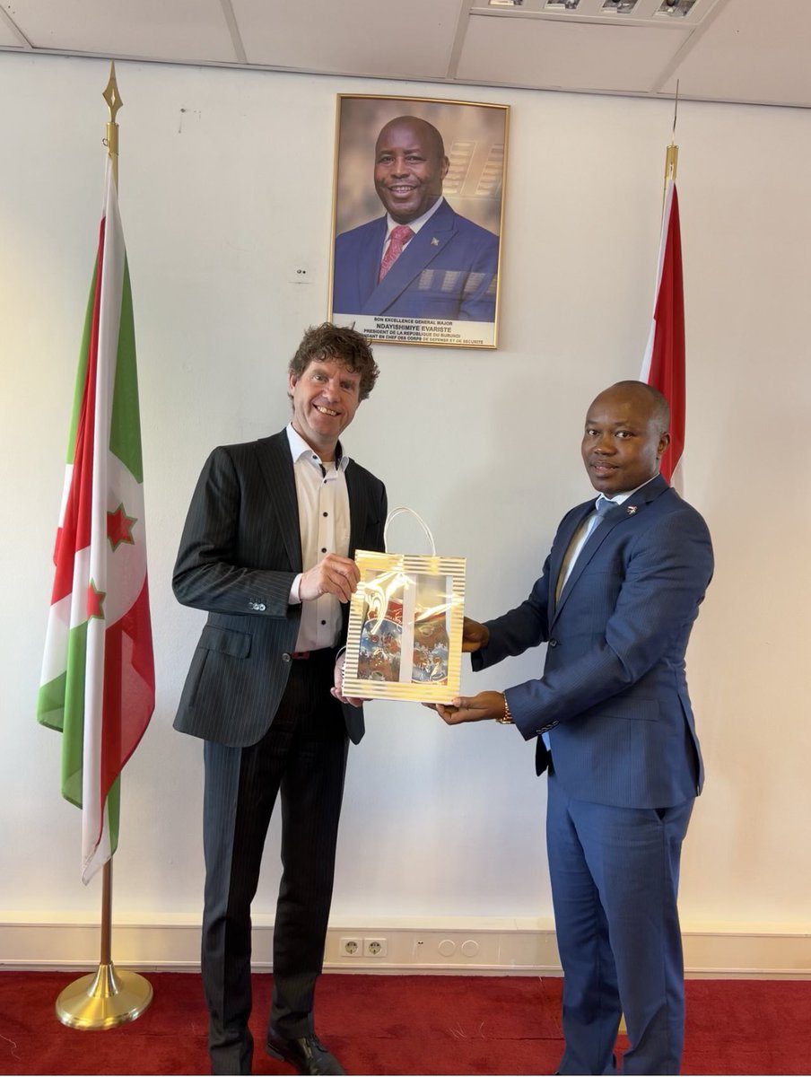 gamankurunziza's tweet photo. Ce matin j’ai eu un entretien fructueux avec Mr Wilbert Hilkens et Mme Patience Chindong,représentants de @EuroAfriLink ,spécialisé ds les lobbying des marchés des produits agricoles et la certification de ces derniers ds les Pays de l’Union Européenne.
@MAEBurundi 
@NtareHouse https://t.co/xG15SUFDUA