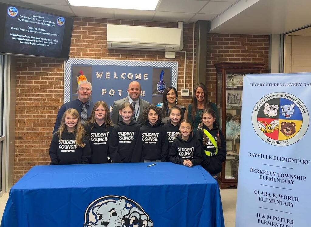 berkeleypotter's tweet photo. Thank you to Ms. Melanson and our amazing Student Council for helping to welcome Ocean County Executive Superintendent Charles Muller and Superintendents from around Ocean County, including our own Dr. James Roselli!  #wearehmp https://t.co/s3rzkVDsRo