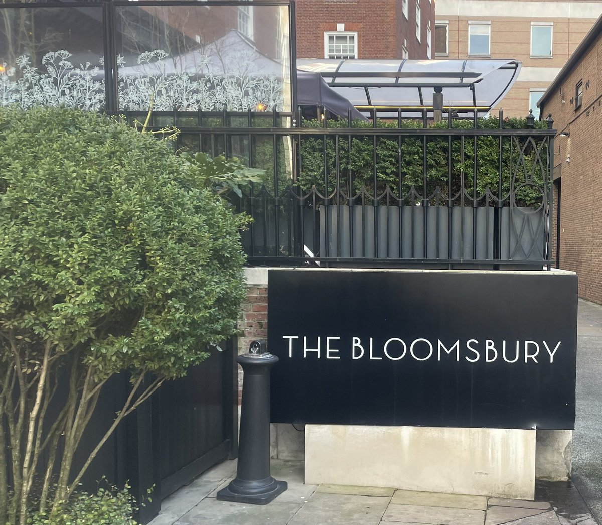PLoughnaneCork's tweet image. Back in #London @BloomsburyHotel with @MouldenMktg and @media_ireland @Failte_Ireland promoting #businesstourism #conference @TrigonHotels @MetropoleCork @No1CorkHotel @pure_cork #HappyStPatricksDay
