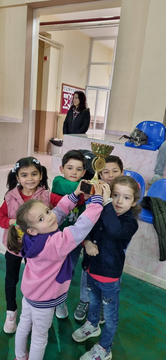 SebilI's tweet photo. Okulumuz Matematik Panosu yarış masında  ilçe birincisi oldu. https://t.co/TN1Svt976T