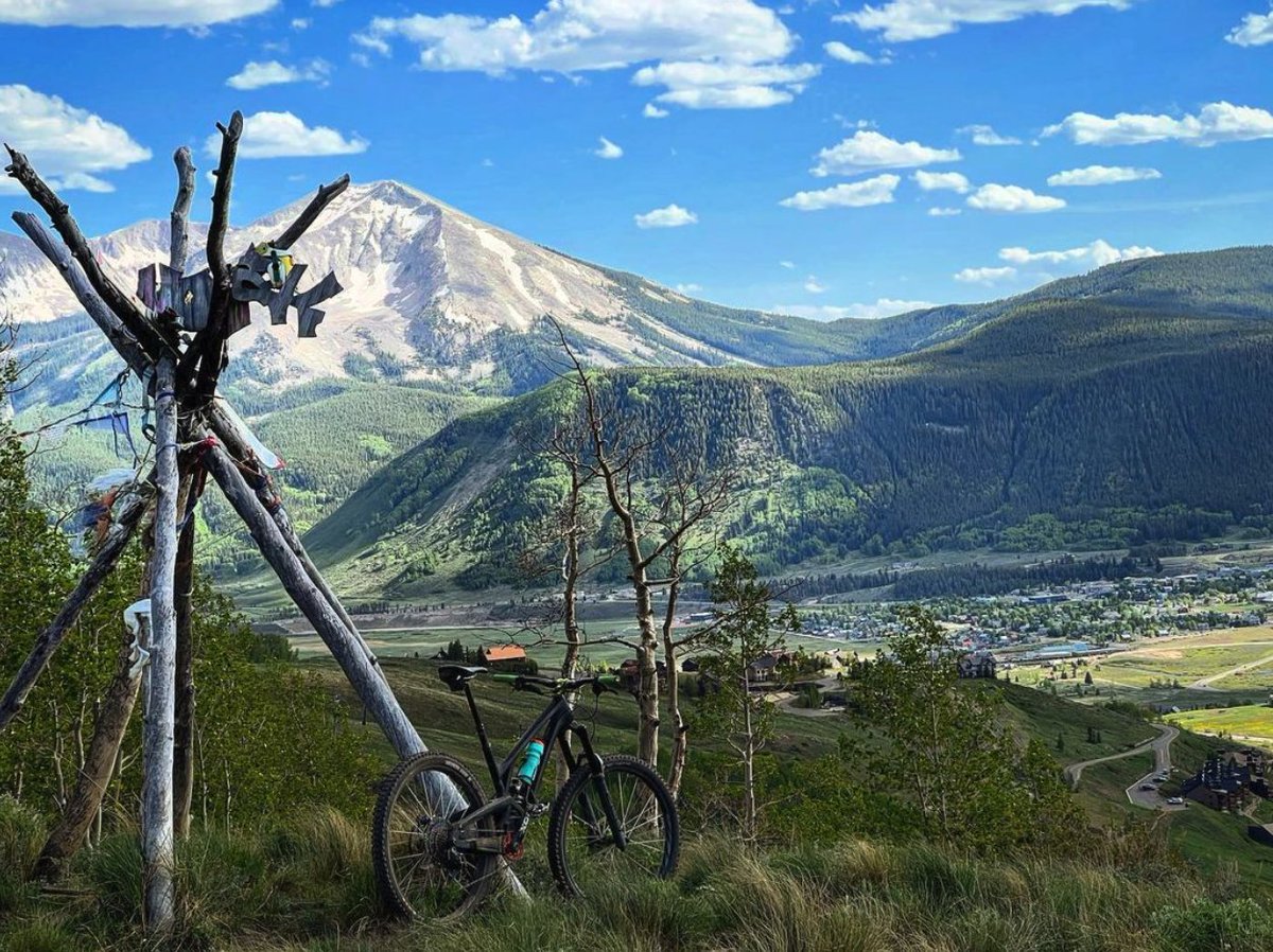 👋 Friends,

Unfortunately, my role was eliminated @ BEGiN Learning after a round of layoffs. I’m both sad to say goodbye to a great team &amp; excited for new opportunities.

I’m best suited for frontend engineering or front end focused full stack roles.

Pic attached bc it's 🤩