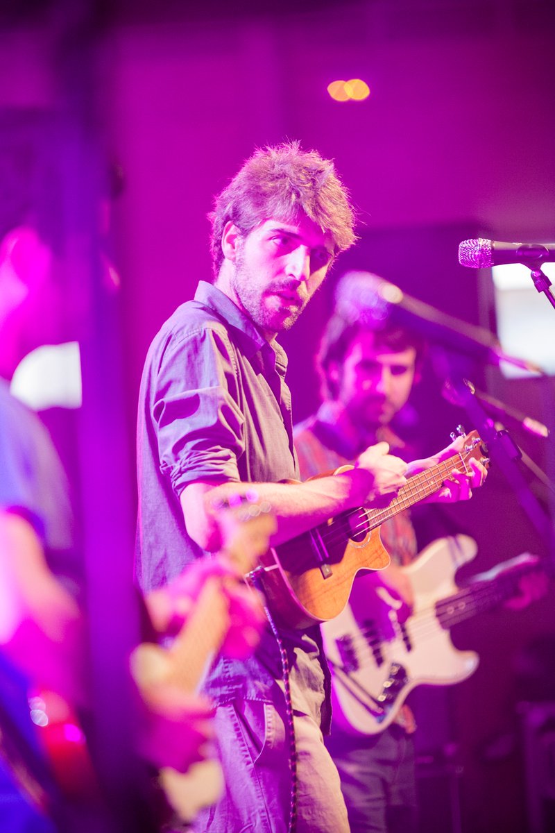 guineu's tweet photo. Ara que els @GrupManel ha anunciat una aturada indefinida, és l'excusa per ensenyar-vos algunes fotos, vaig tenir l'oportunitat de fotografiar-los, el 16 d'abril de 2011 al @Concertestelada de Vilanova de Bellpuig. Us deixo algunes fotos. https://t.co/uOHcK3FpSi