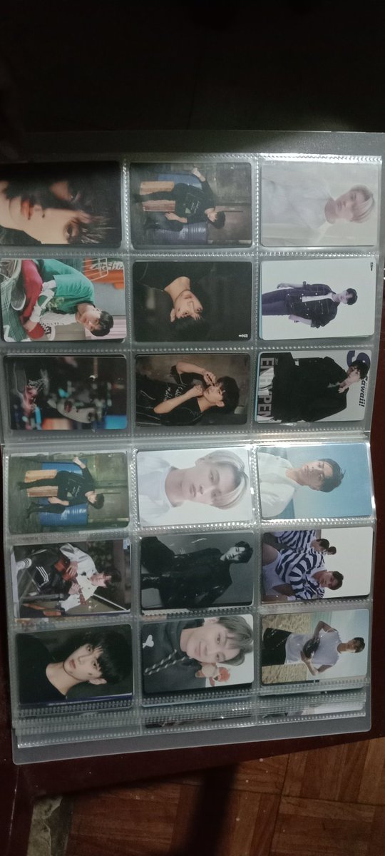 Sunjayhoon1's tweet photo. wts/lfb

hello selling all my enhypen unofficial merch PB and lomos good as new since naka binder sya😊 I also have bts

photobook 250(200) payo

lomo card 4 pesos each
if getting 15 or more can give it for 3 pesos each 

payo/ 3 days reservation only

mop: gcash
mod: jnt only https://t.co/WsDddDCkrU