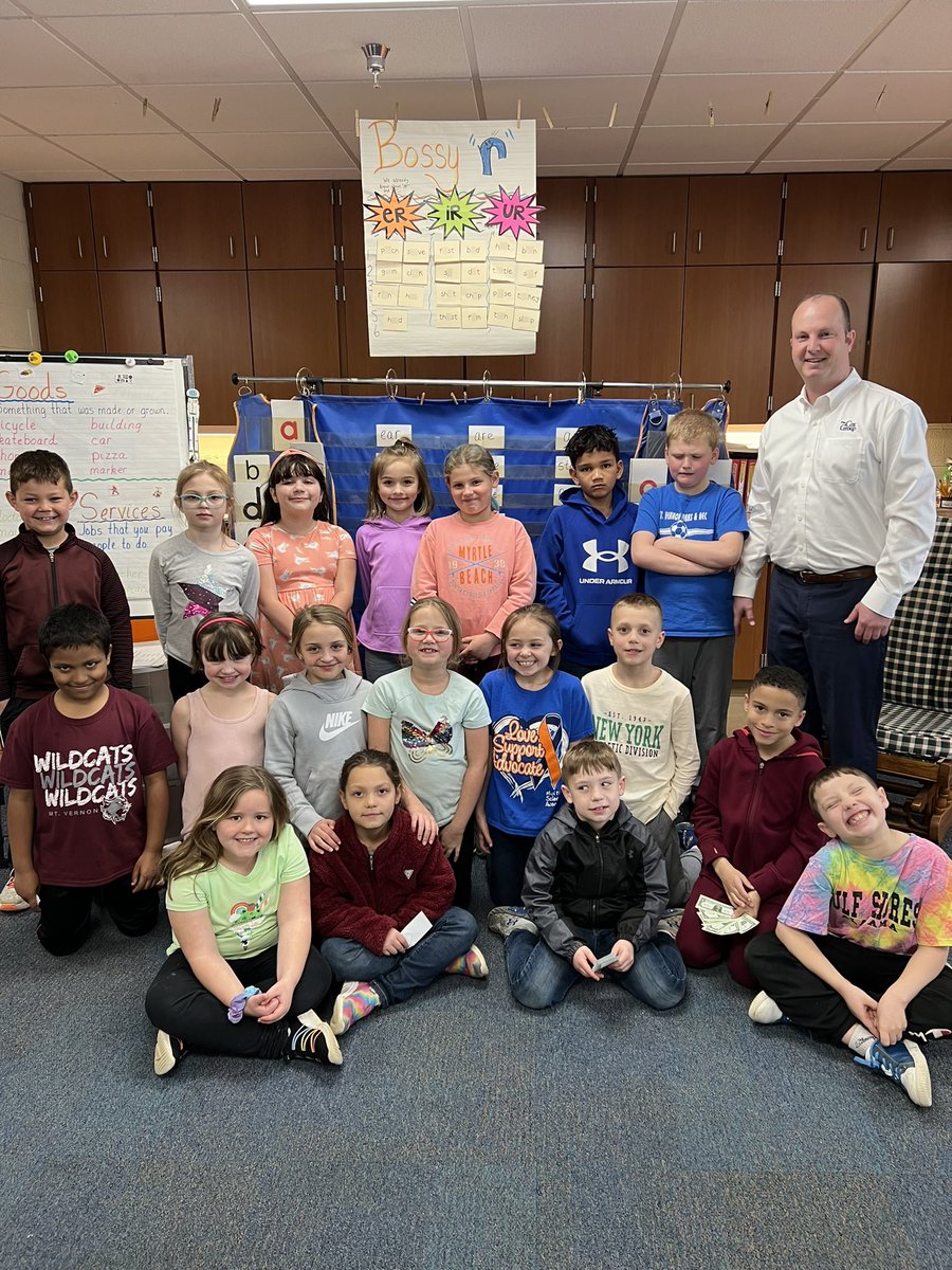 The_Cox_Group's tweet photo. Last week WSI had the wonderful opportunity to go to West Elementary School in Mount Vernon, Indiana and teach young people in our community about money, families, and businesses. Thank you to @Jaswin1964 and West Elementary for making this possible. What a great program! https://t.co/5ZuHB5Sxqm
