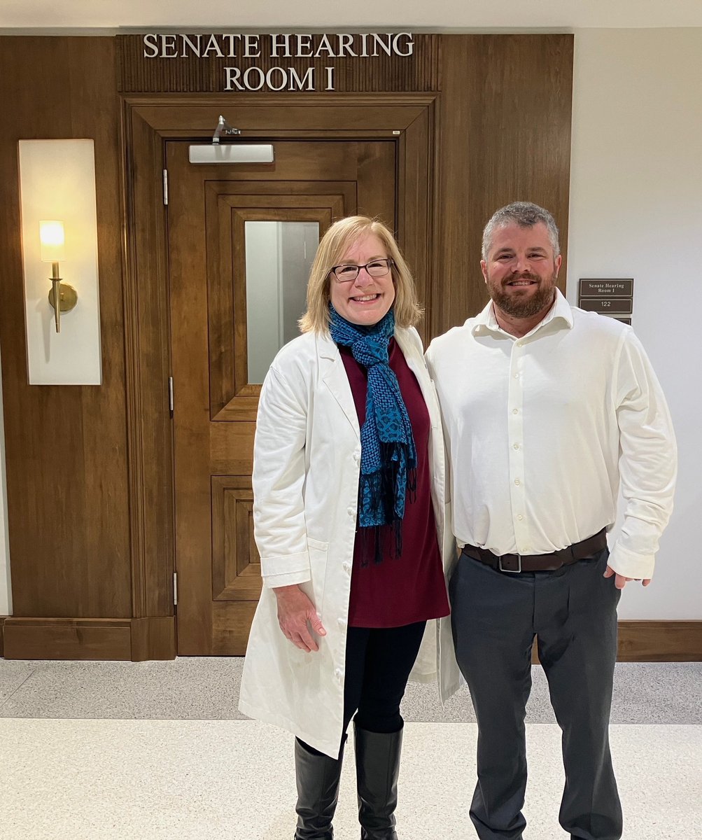 Add another highlight to our legislative advocacy efforts. Honored to stand alongside @BethAnnMalow speaking to the TN Senate State and Local Subcommittee.

The bill to adopt permanent standard time—contingent on neighboring states—passed!

1/

#SleepPeeps
#SaveStandardTime