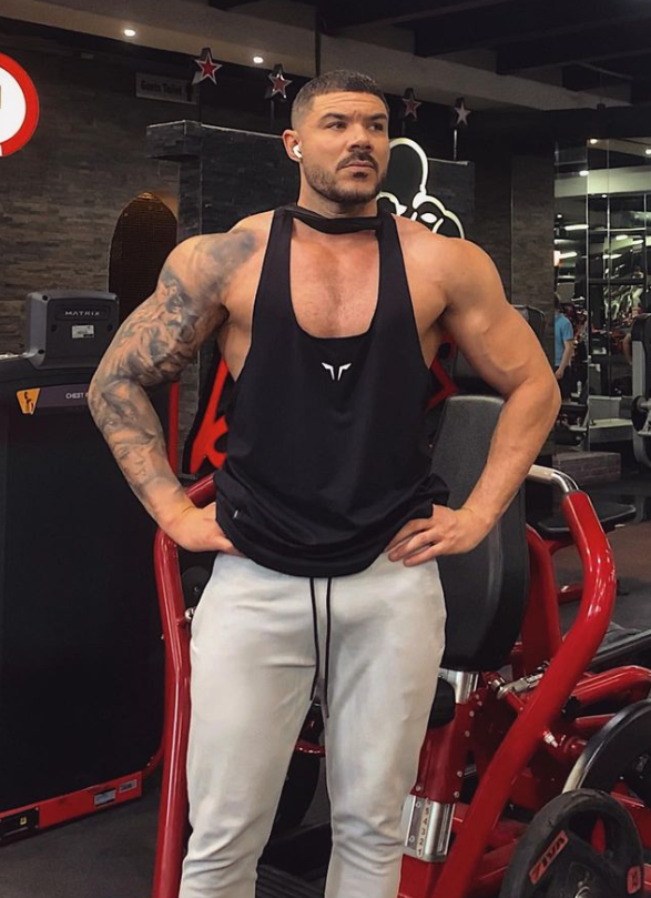mememanxdxd's tweet photo. The holy grail: A completely empty gym ✅
#rawgear
#fitness
#bodybuilding
#fitnessinfluencer
#younglaclothing https://t.co/mnfrIT4T0L