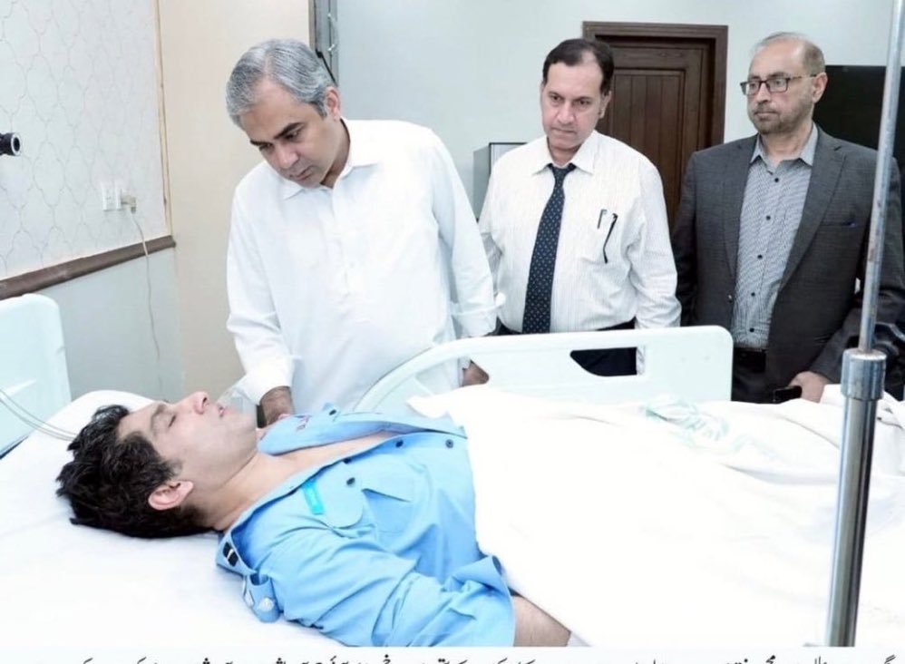 ImranRiazKhan's tweet photo. کاش کوئی زمان پارک کے زخمیوں کی بھی عیادت کو جاتا۔ https://t.co/3Tk83oAwWh
