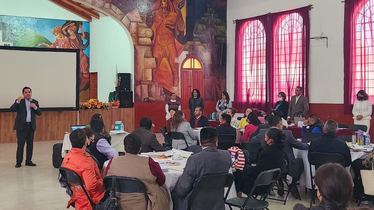 ma_pureza's tweet photo. Estamos en reunión de trabajo pedagógico en la Región Toluca con los equipos académicos y de supervisión que, en comunidad y con la guía de @TinocoGRogelio, orientan su labor al logro de los aprendizajes de NN de primaria.

@geramonro05
@RebecaSaldaa13 https://t.co/0KyiEp85kr