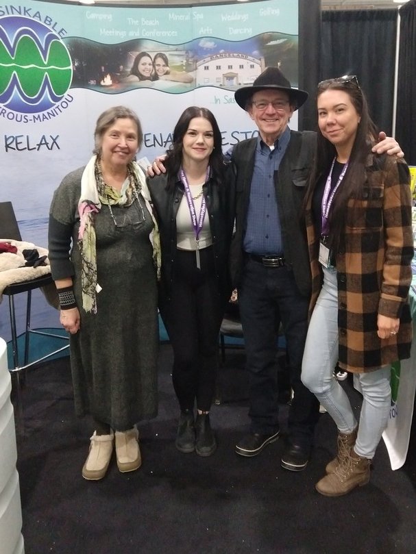 Watrous_Manitou's tweet photo. A big thank-you to everyone that stopped by our booth at the Saskatoon Homestyle's Home Show over the weekend. Our volunteers had a lot of fun connecting with the public and talking about our favorite place. Look for us at the Regina Home Show March 31 to April 2. #exploresk https://t.co/b5mUpvINmf