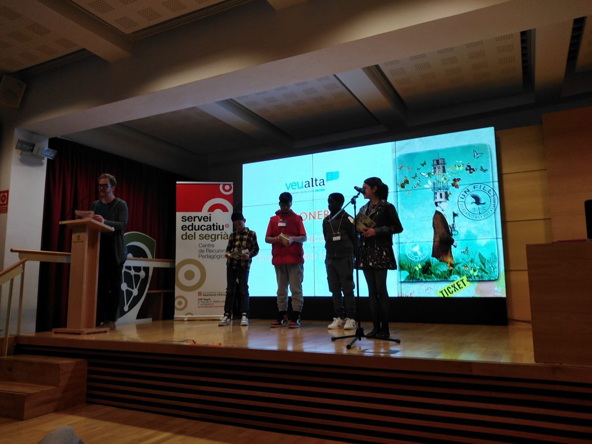 Avui hem celebrat la primera semifinal del XIX Certamen de Lectura en Veu Alta al Segrià. L'enhorabona a tots els participants, docents i centres per aquest magnífic exercici de lectura compartida.