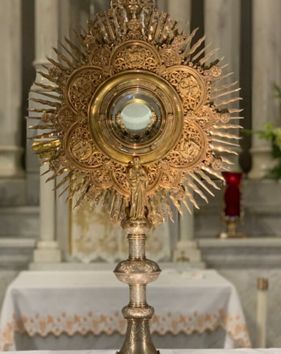 CarolBV7's tweet photo. Alabado sea el Santísimo Sacramento del Altar https://t.co/ZAyYj29D10