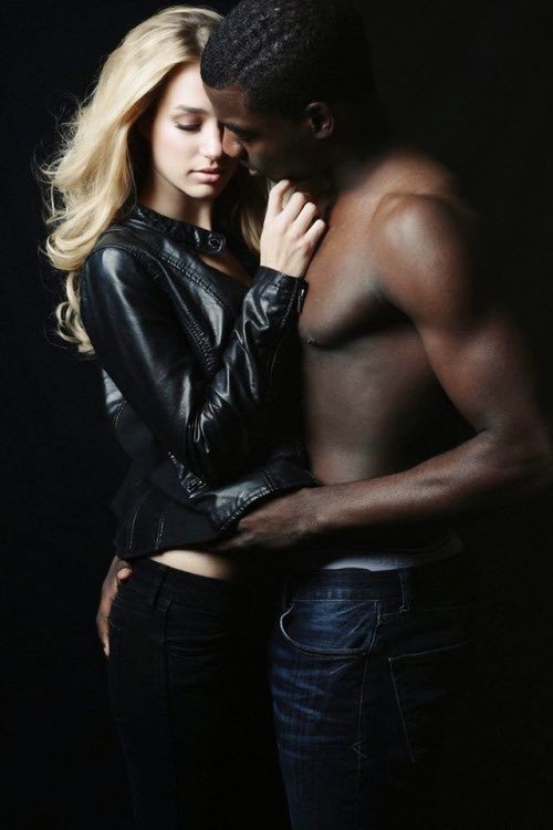 Cassiie_Sky's tweet image. When you are in bed with your lover, the last thing you want to do is turn them off.

So here are 12 things you should never do while having sex...

THREAD📖
#ThreadLord