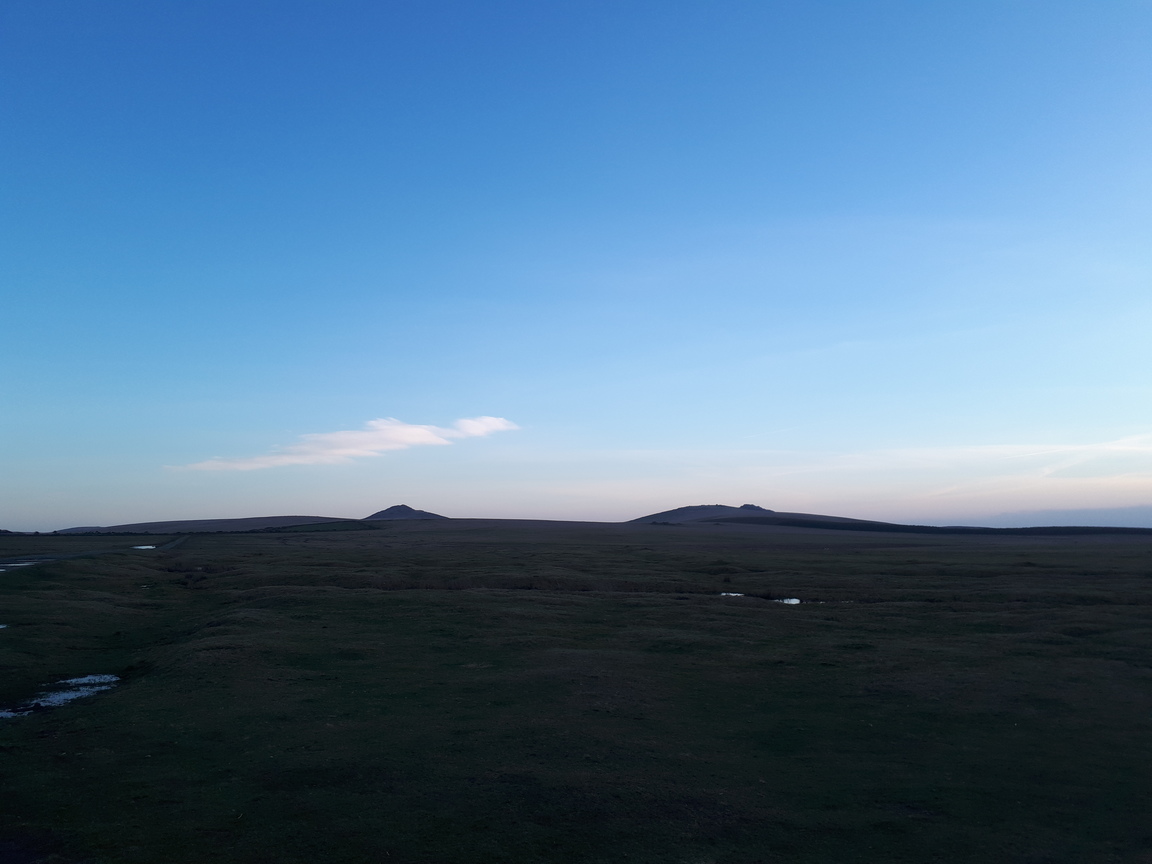 DavidstowInfo's tweet image. The wind has turned northerly again. It was colder and clearer than of late on #Davidstow Moor this evening. There was plenty of water under foot/tyre after all the recent precipitation.

We could see the #rain clouds in the distance, and we just managed to beat them home.

1/n