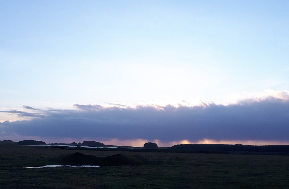 DavidstowInfo's tweet image. The wind has turned northerly again. It was colder and clearer than of late on #Davidstow Moor this evening. There was plenty of water under foot/tyre after all the recent precipitation.

We could see the #rain clouds in the distance, and we just managed to beat them home.

1/n