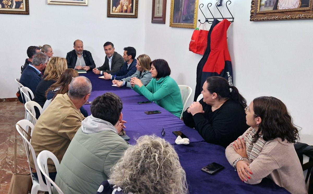 psoemoguer's tweet photo. 📣 Reunión con la directiva de la ✝️ Hdad de Ntro Padre Jesús en la que, además de renovar el compromiso 🤝 de Cuéllar con el trabajo que realizan las hermandades de Moguer, se ha analizado nuevas vías de colaboración para continuar engrandeciendo la Semana Santa 

#TÚeresMOGUER https://t.co/segUFP8b5B
