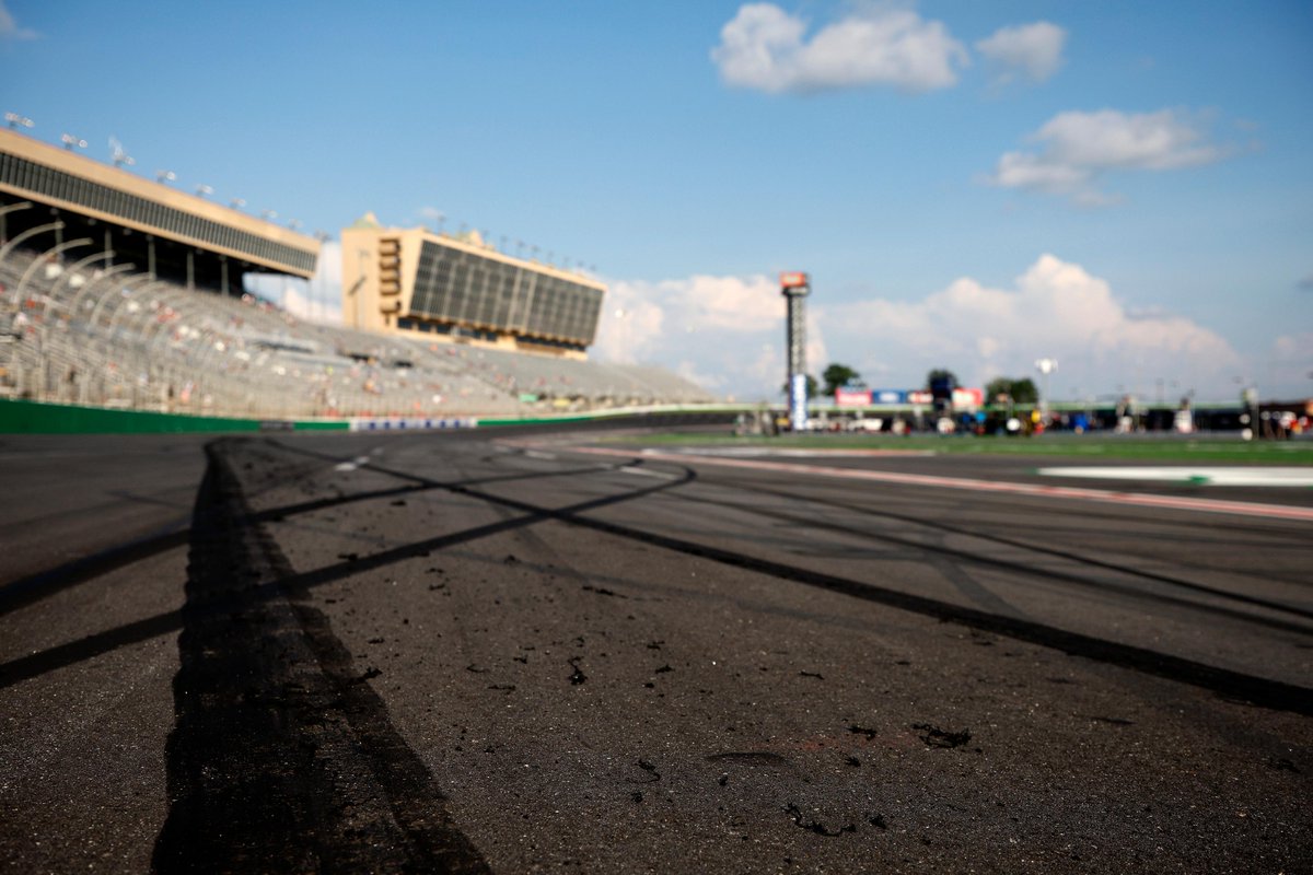 The NASCAR Cup Series goes to @amsupdates this Sunday. Lock in your seat to the #NASCARHOF's Race Viewing Party, Sun. 3/19.Experience the race on our 64-foot-wide, curved projection screen with surround sound.

Get your ticket now🏁: bit.ly/3Fn5nnB