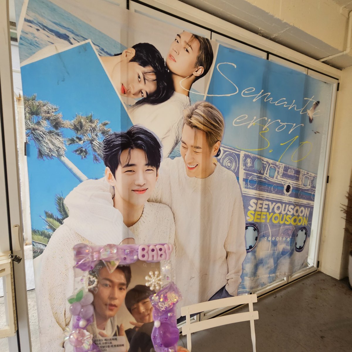 ssam9301's tweet photo. 야타님 카페는 역시나 기대를 저버리지 않는...
레코드 특전은 정말 최고였음
카페에서 들렸던 둘의 목소리가 아직도 생각나... 
#드에러즌2_SeeYouSoon
#드에러_1주년_야자타임_하고싶어 https://t.co/wLcY6YH6Yb