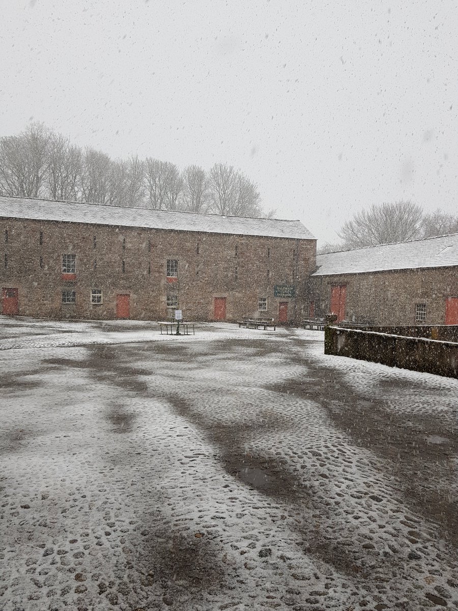 DalemainMansion's tweet photo. Another change in the weather with snow beginning to blanket the cobbled courtyard ❄️
#snow #winter #seasons #heritge #historicbuildings #history https://t.co/zTJ4yIvxt7