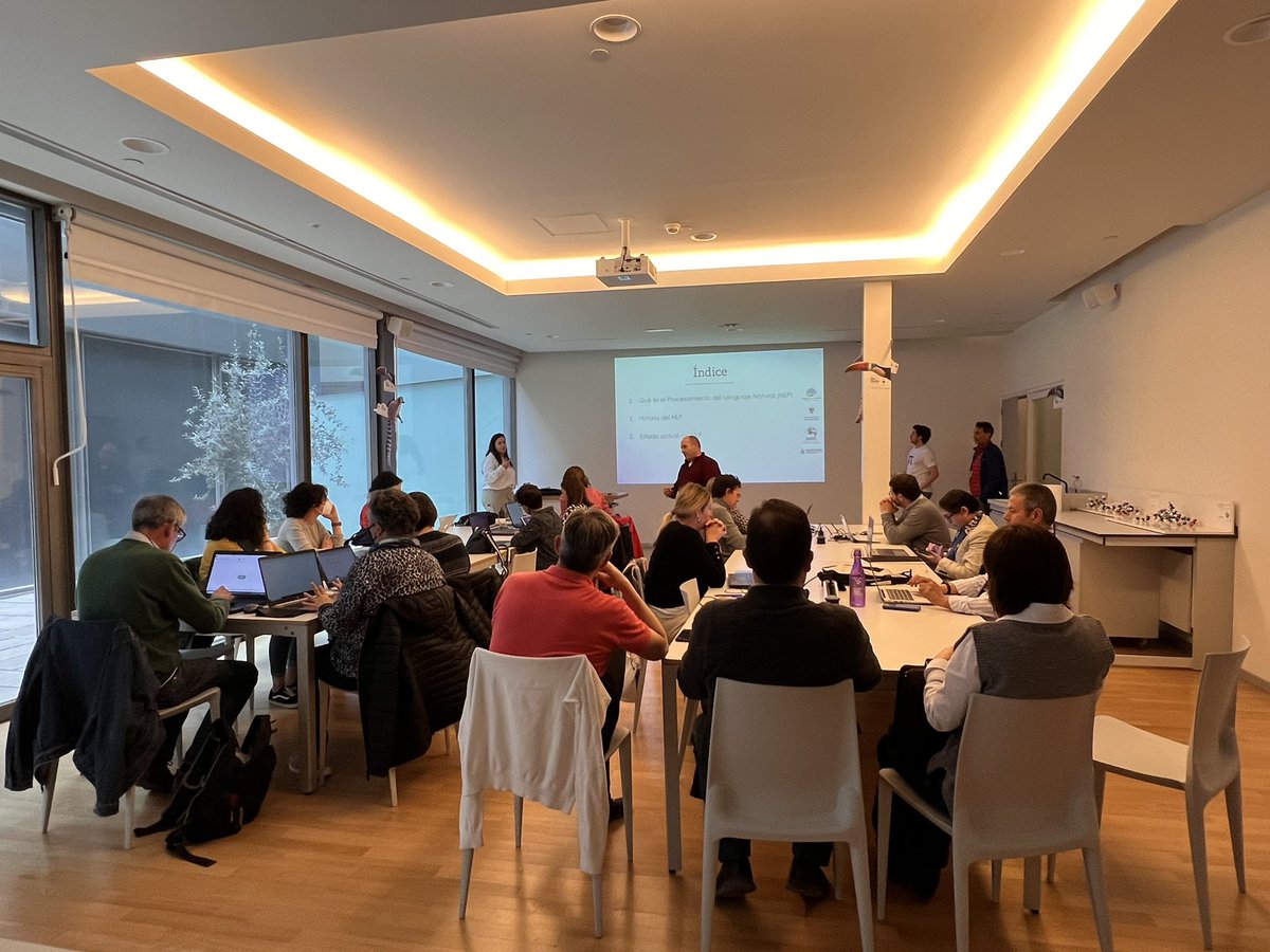 DaSCI_es's tweet photo. Sesión formativa para el profesorado dentro del curso de Actualidad Cientifica que realiza #DaSCI en colaboración con @ParqueCiencias https://t.co/isEs6qMaTx