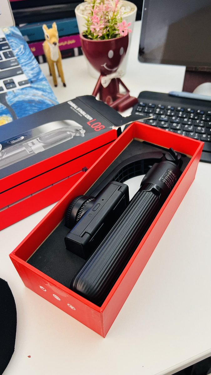 ReemooSalah's tweet photo. اشتريت ال Tripod من ناس @ifixit_store . 
١٠/١٠ عشان جابوها ديلفري 😂😂😂😂
ح تشوفوا شعاع فيديوهات تاني 😎 https://t.co/jZZjhy66Ba