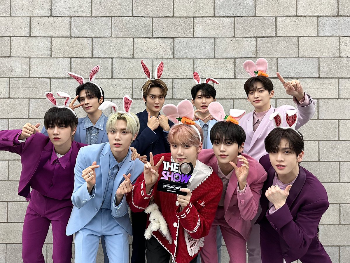 cravitydaesang's tweet photo. groovy 1st win and cravity 3rd win finally🥹 also our minikangjwi did soooo great as an MC🥹 im sad bcs we couldn't see minikangjwi every tuesday anymore, but im also happy bcs minikangjwi graduating with a TROPHY🥹❤️
#CRAVITY_Groovy_1st_win #CRAVITY3rdWin #Groovy1stWin https://t.co/JAw5s3HL3F