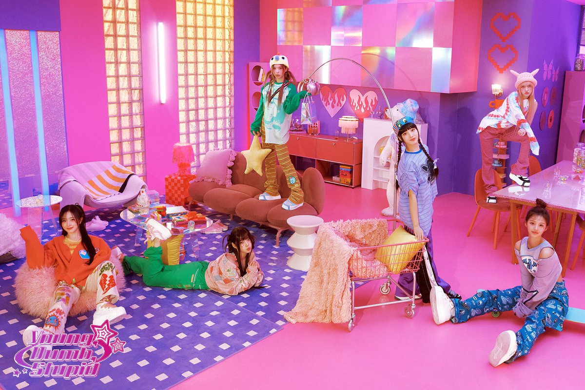 Svullyoon's tweet photo. Gracefully strikes a stunningly alluring position that no one can ever resist. Here is your six girls who was made a goddess of elegance. We persisted in shining with our charisma, ensconced in NMIXX's bountiful attractions, despite the diverse roles and viewpoints. https://t.co/31OKoxL7It