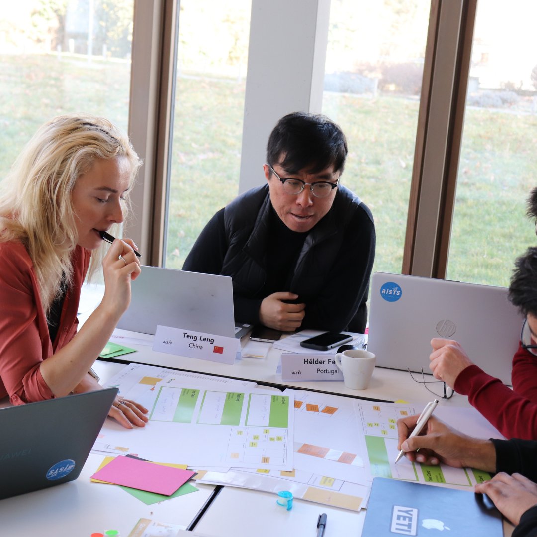 As part of the #Innovation, Design and Entrepreneurship in Sport programme, Prof. Yves Pigneur has opened the course by communicating how companies can gain a competitive edge by moving from competing on products and prices towards competing on #businessmodels.