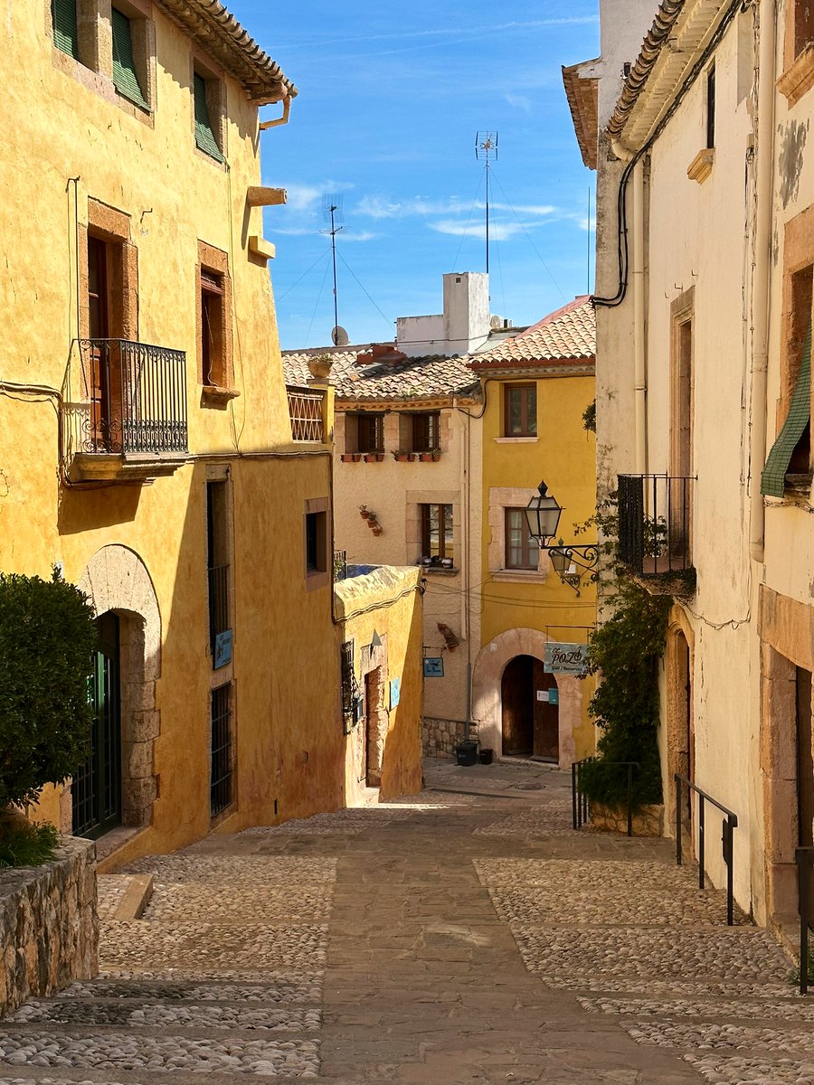 SltCnmg's tweet photo. La Vila Closa, el casco histórico medieval de Altafulla, también es una pasada 😍😍 #SaltaConGTC #GrandTourCataluña #publi https://t.co/xUmJe2obOm