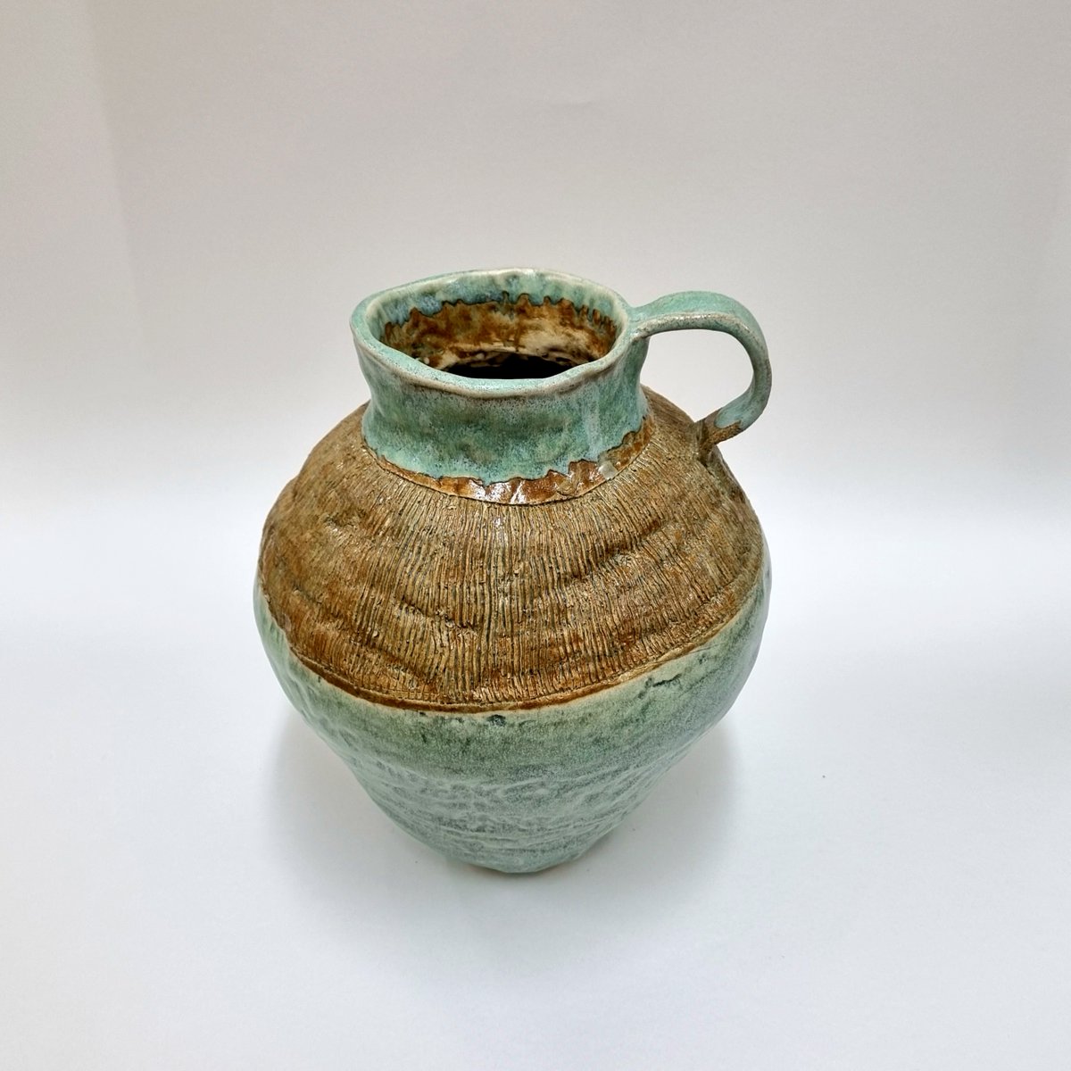Brunel_Arts's tweet photo. An array of Spring term water jugs for you to marvel over! Excellent work🥳
Summer term General Booking opens Tuesday 21 March from 11am
Come to Brunel Arts Centre or call us on 01895266074
First come first served
#pottery #brunelarts #weeklyclasses #summerterm #generalbooking https://t.co/TWNLTP0Qc0