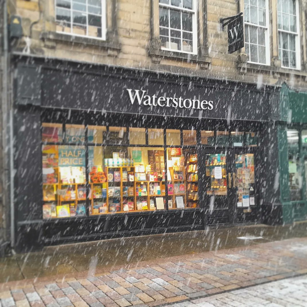 Couldn't resist sharing this snap of our bookshop in a flurry of snow! 

❄️❄️❄️

#ChooseBookshops #Hexham #Waterstones