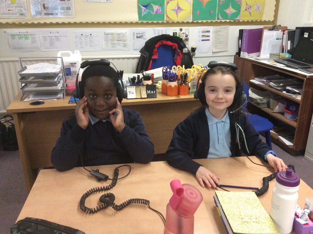 frankiemckay75's tweet photo. Today P4 @stcatherinespsy had a visit from Callum who is an air traffic controller at Glasgow Airport. We learned about his typical day,phonetic alphabet, morse code and used walkie talkies. #LearnwithNATS @STEM_Ren @ScienceWeekUK @mrscampbell07 https://t.co/91jya32mFu