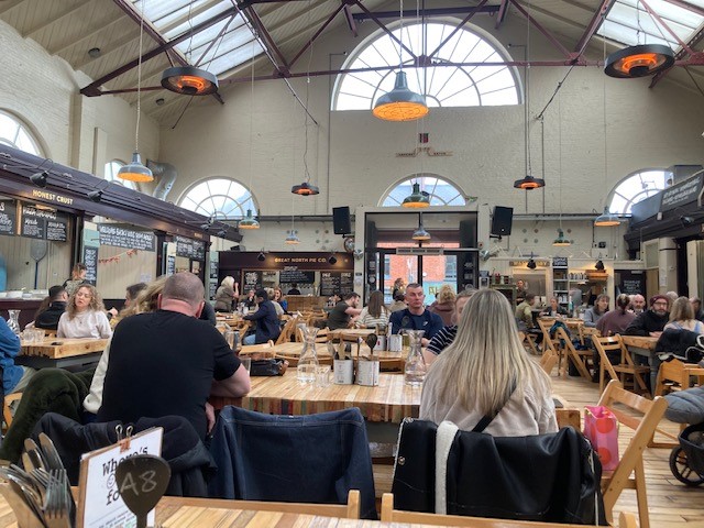 Been working in Altrincham for c.3x months now and finally managed to find a free table to eat. Testament to how popular it is. Amazing setting, both indoors and outdoors. #altrincham #planning