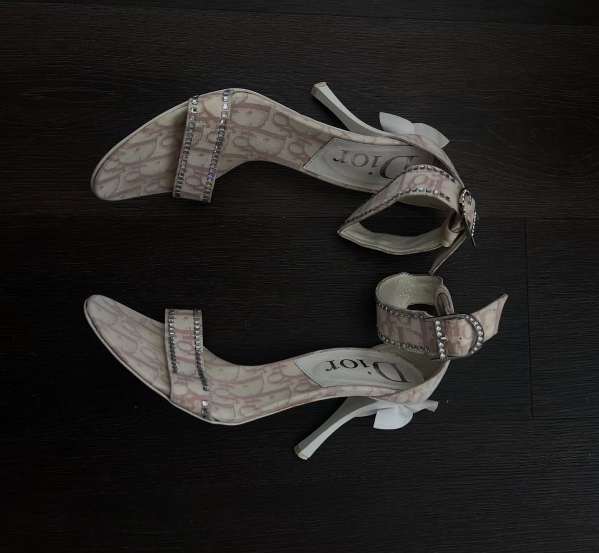 444Archives_'s tweet photo. Dior Cherry Blossom 2004 heels https://t.co/onRbcBVJ8x