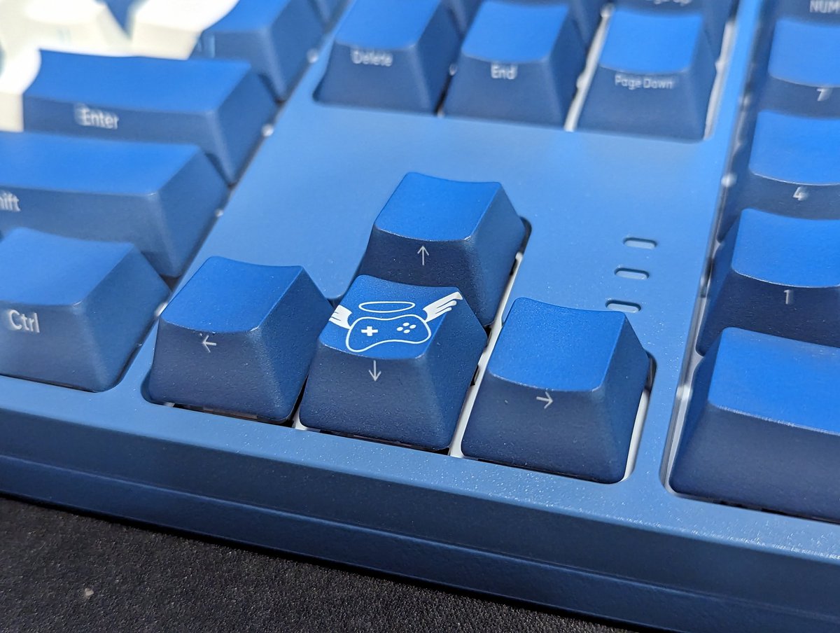 Breon's tweet photo. Grace and I received our @ExtraLife4Kids reward keyboard for our charity stream last year. This thing is a banger! https://t.co/pj7blH2bq8