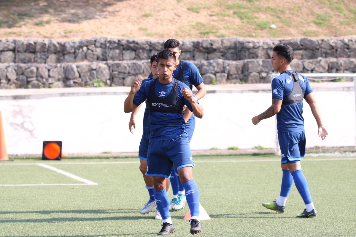 LaSelecta_SLV's tweet photo. 💪⚽️🇸🇻| Entreno Matutino ✅
#LaSelectaMayor #ElSalvador https://t.co/7Hpv1gLFtA