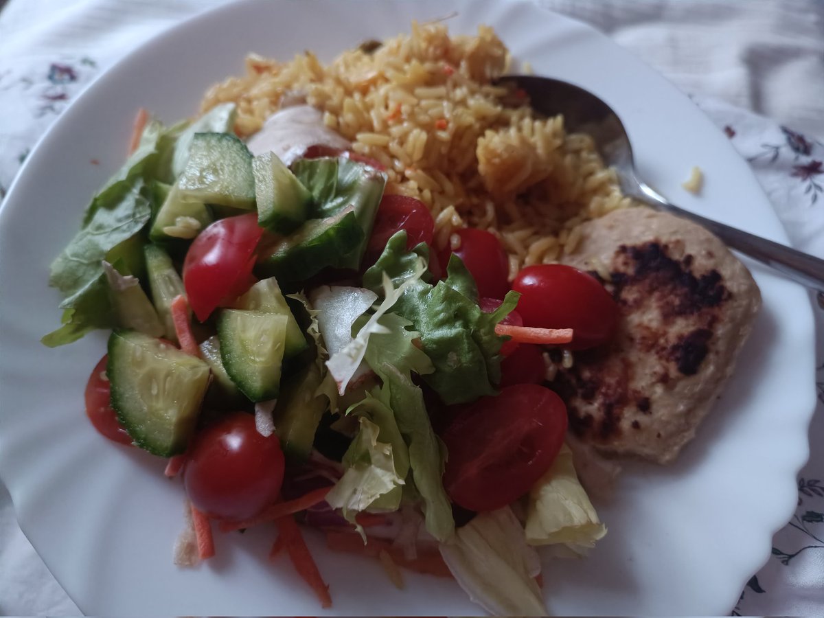 AkikoYuOfficial's tweet photo. Snackzeit ✨
#gesund #healthy #snacks #veganprotein #vegansports #reis #gemüse #tomaten #salat #beilage #wichtig https://t.co/PjmXEi6EX9