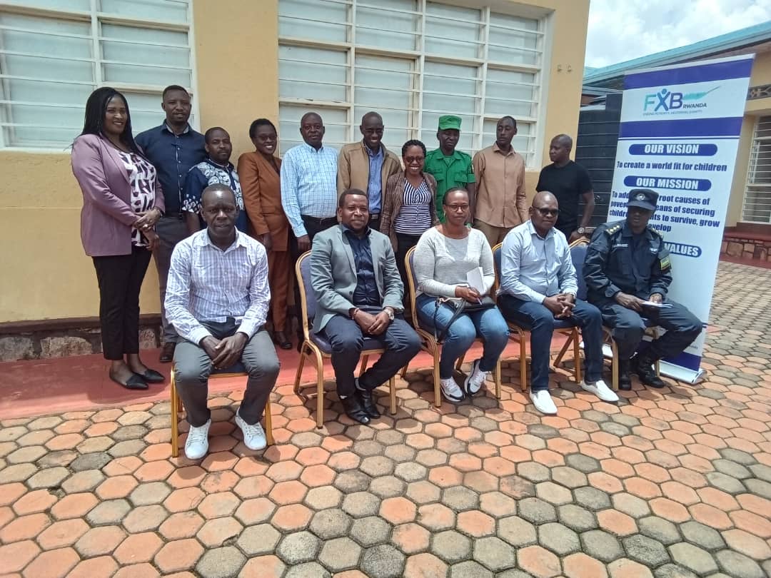 FXBRwanda's tweet photo. Today, @FXBRwanda launched #FXBvillage project in @GisagaraDistr. Financed by THE LIGHT FOUNDATION, this project aims at contributing to extreme poverty eradication among beneficiaries. The district officials commended their engagement to achieve sustainable impacts. https://t.co/qbn7SC1VAh