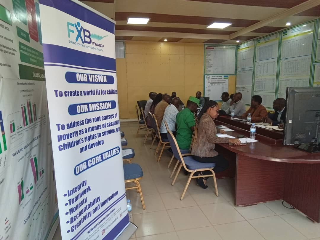 FXBRwanda's tweet photo. Today, @FXBRwanda launched #FXBvillage project in @GisagaraDistr. Financed by THE LIGHT FOUNDATION, this project aims at contributing to extreme poverty eradication among beneficiaries. The district officials commended their engagement to achieve sustainable impacts. https://t.co/qbn7SC1VAh