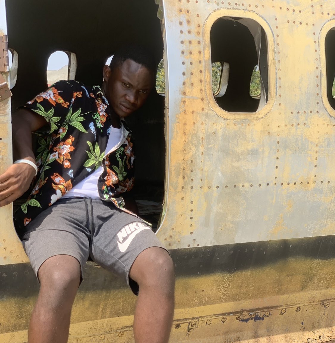 HumbleStuart's tweet photo. Mbade ngude mu bi i need a small favour😂 https://t.co/UiI09gN2ow
