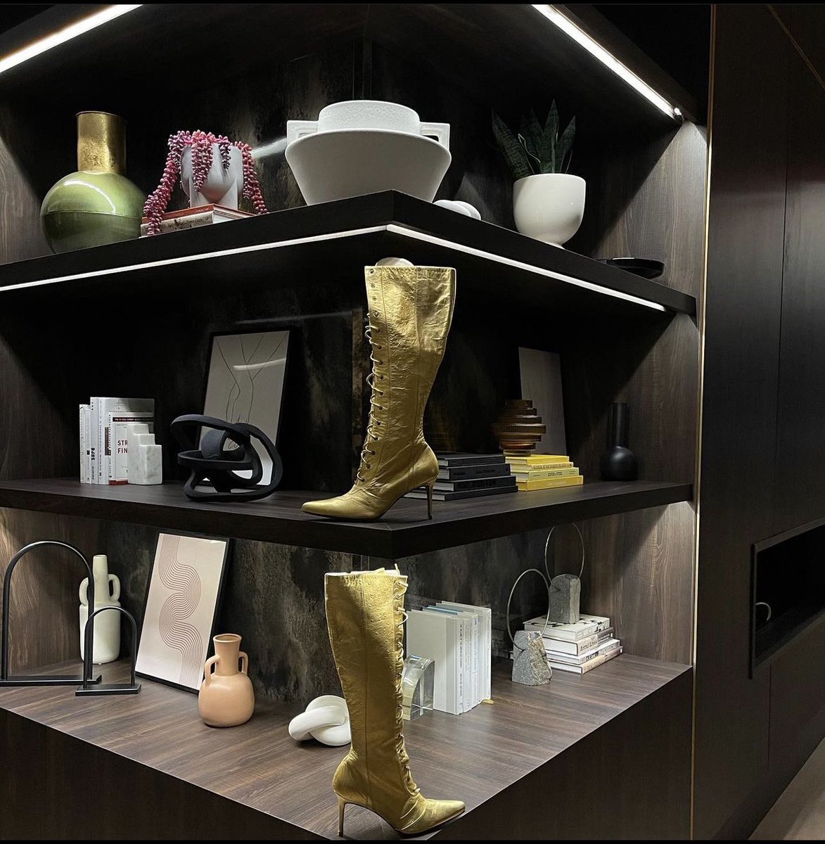444Archives_'s tweet photo. Christian Dior by John Galliano 2000 Gold boots. look 7. https://t.co/W6BP3pzqv6