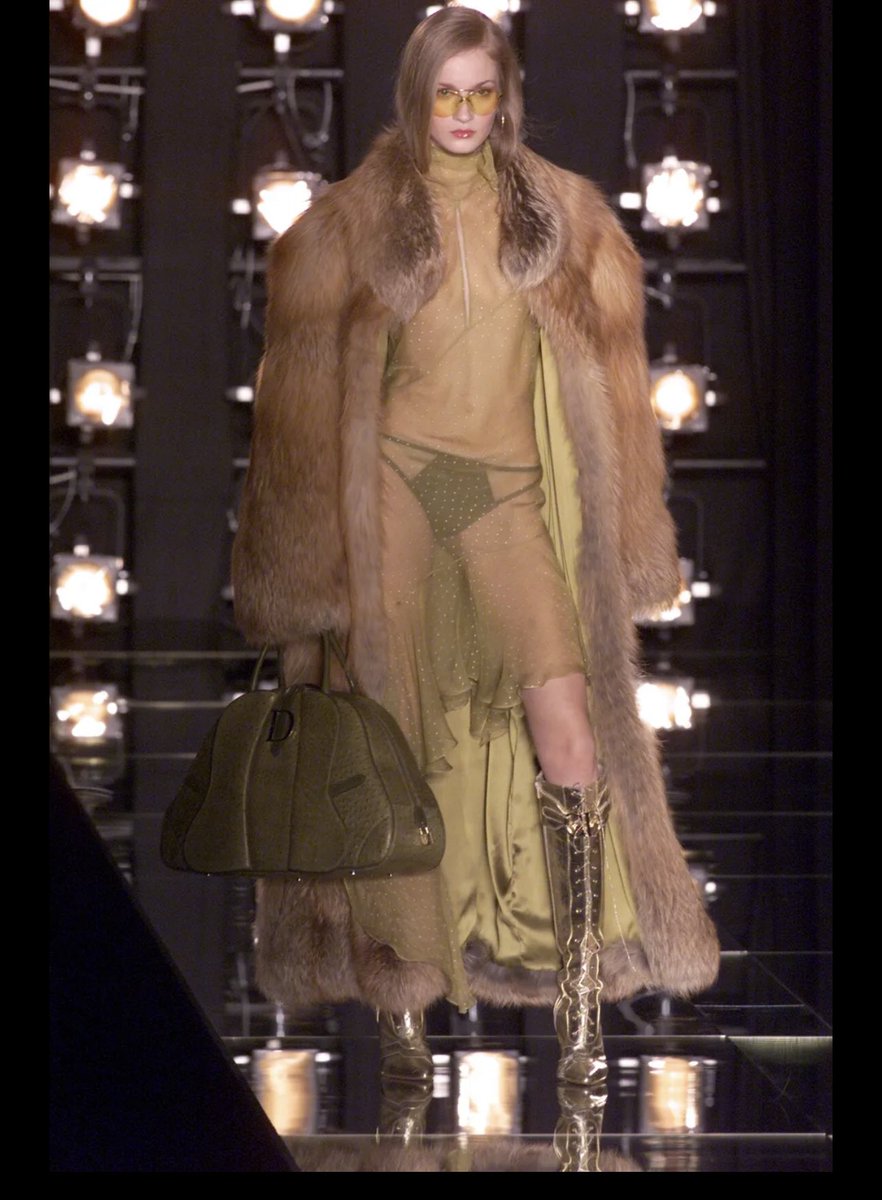 444Archives_'s tweet photo. Christian Dior by John Galliano 2000 Gold boots. look 7. https://t.co/W6BP3pzqv6