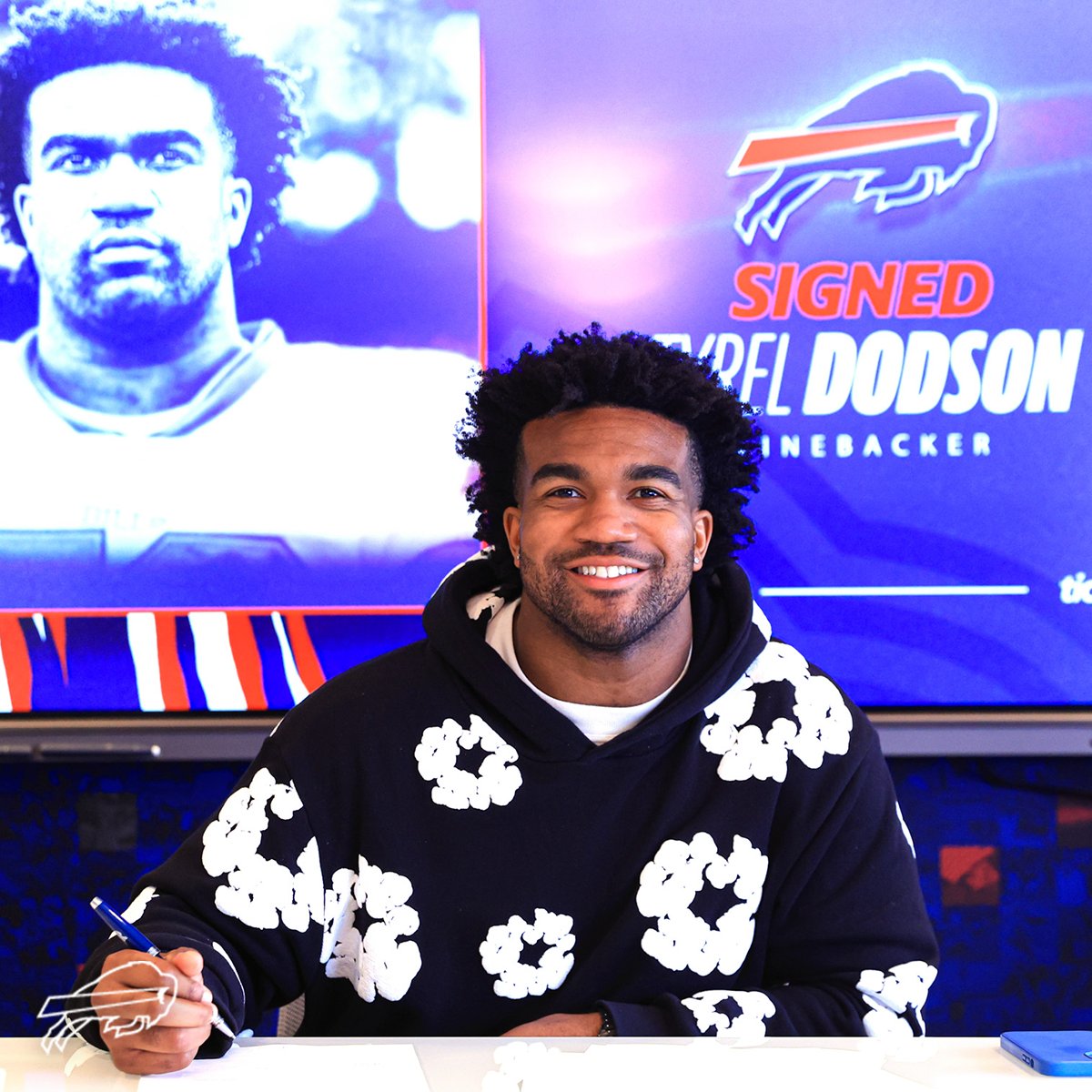 BuffaloBills's tweet photo. Pen to paper. ✍️

We’ve re-signed Tyrel Dodson to a one-year deal: https://t.co/2vLzNSLaU5 https://t.co/oKYbDSsJzh