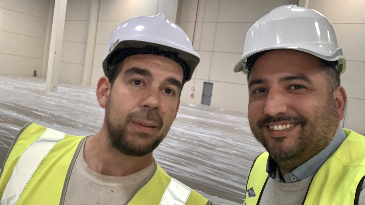 Kriscorti's tweet photo. Obra ONILSA Mirastar en Constantí 🇪🇸
10.000 m2 pavimentos sin juntas #Conductil VRS ejecutados en 4 días con los grandes equipos de Julián y Eduardo
🔷Diseño y control @Monofloor_RCR
Líderes del mundo plano
@Rinol_Esp | @RCRIF https://t.co/5DQU1hMn92