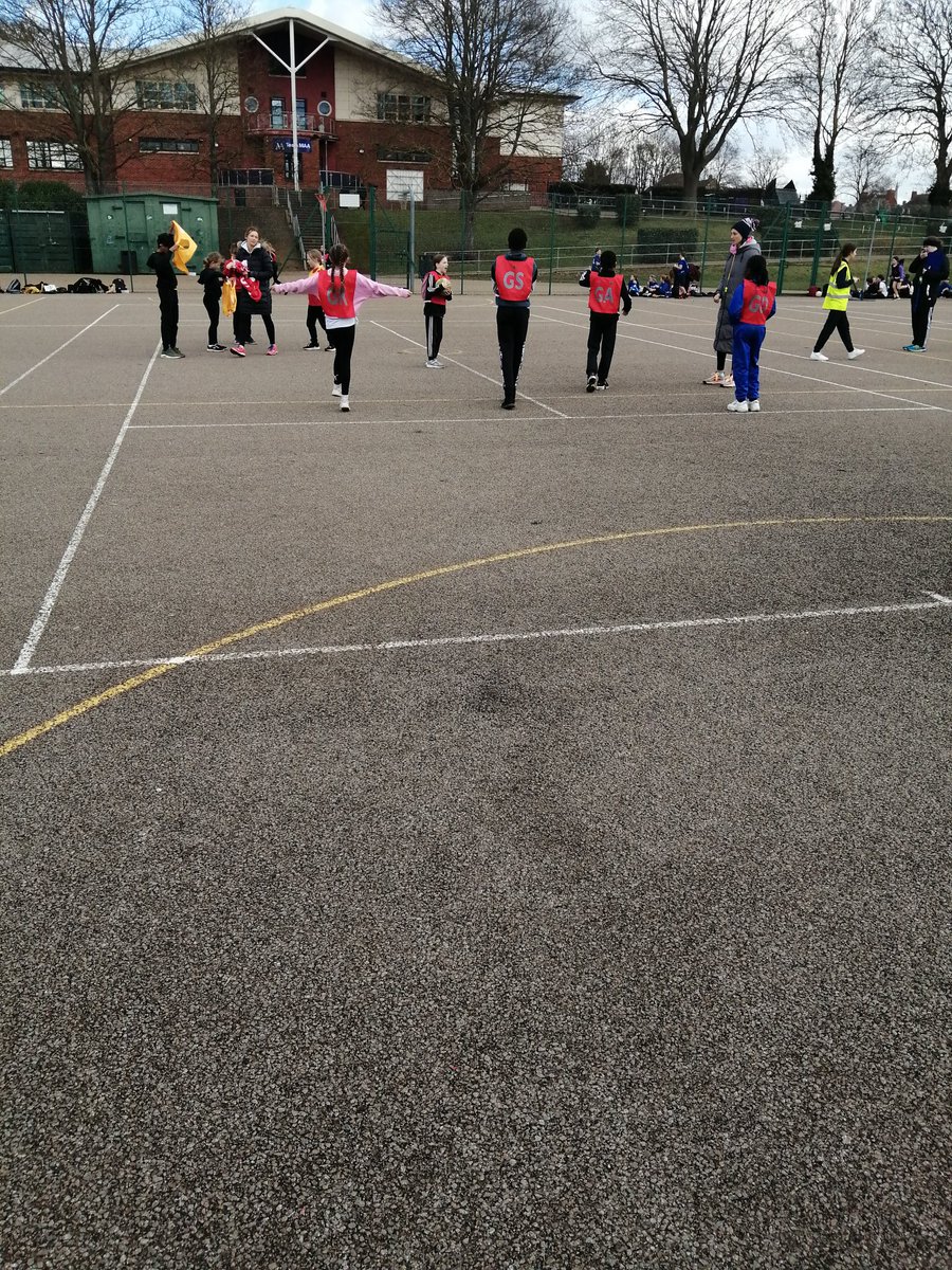KieronHawthorn's tweet photo. Well done to the 14 students who took part in Football and Netball at the @DRETsport Primary Cup today @greenfieldsps @agreenDRET #teamgreenfields β½π https://t.co/TbaMNvv0Tb
