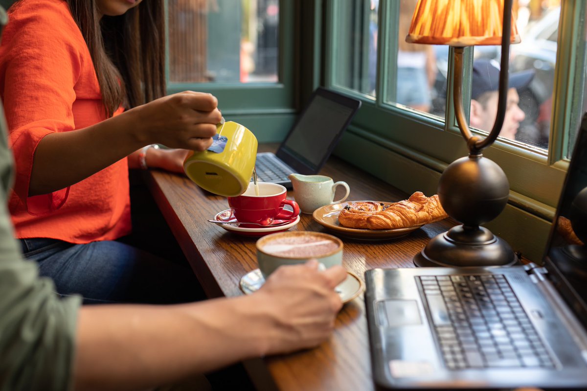 WhiteHartBarnes's tweet image. Working from home can be a bit dull sometimes, can’t it? Why not mix it up and work from the pub? 

From plug sockets to Wi-Fi to a delicious sandwich menu, we have everything you need to have a productive day of work!🔌 ☕️ 🥪 

#workfromanywhere #workfrompub #working9to5 #brunch