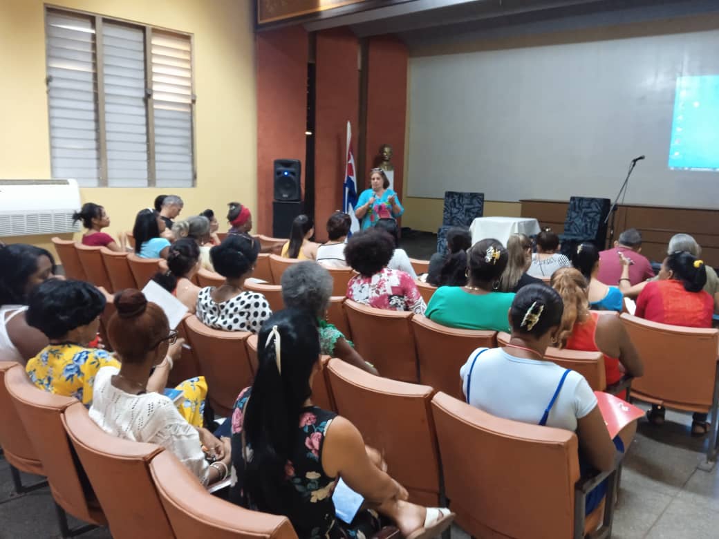 BiblioNacCuba's tweet photo. Se celebra Taller Metodológico en la Biblioteca Provincial Elvira Cape de Santiago de Cuba, con la participación de toda la Red de #Bibliotecas de la provincia y de directivos y especialistas de la @BiblioNacCuba y #ASCUBI #CubaEsCultura #MejorEsPosible https://t.co/6cIT7UKCjB